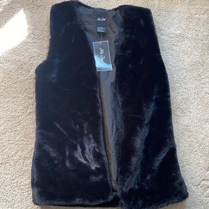 Faux fur black ladies vest